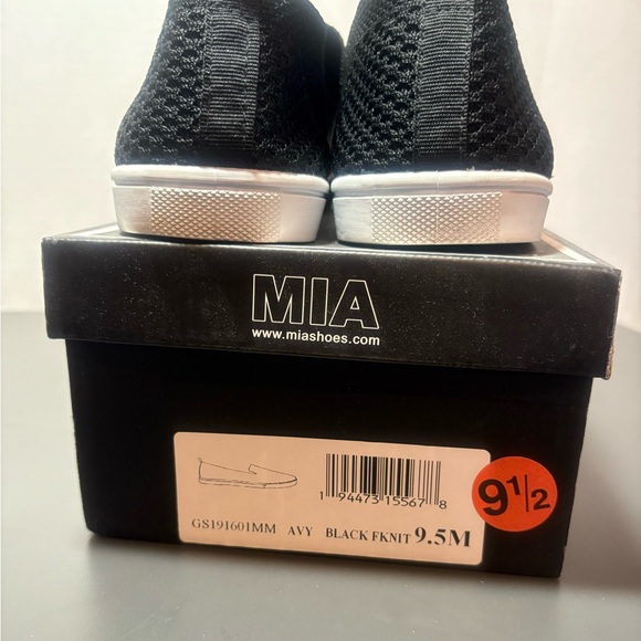 MIA Slip On Sneakers - Picture 4 of 5